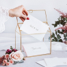 Szklana szklarnia jako pudełko na koperty na przyjęcie weselne w stylu glamour lub minimalistycznym.