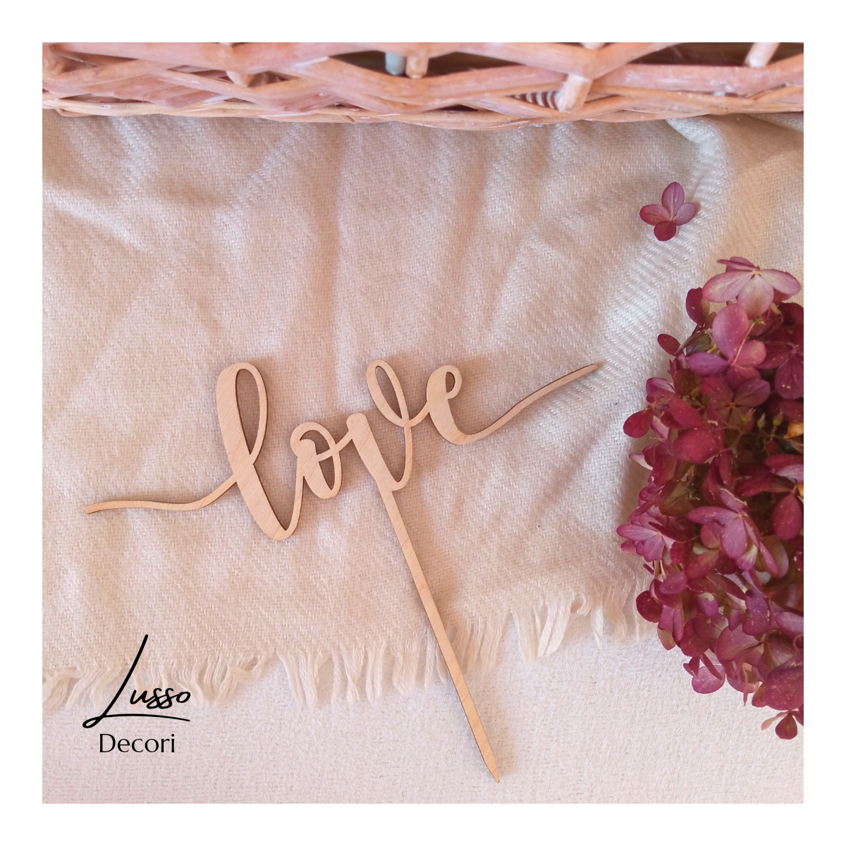 Drewniany topper ślubny na tort weselny z napisem love