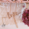 Drewniany topper ślubny na tort weselny z napisem love