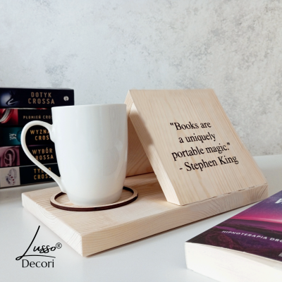 Drewniany stojak na książki...