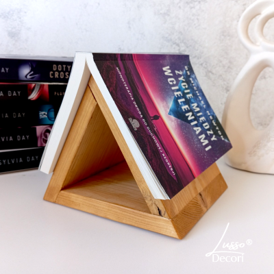 Drewniany stojak na książki...