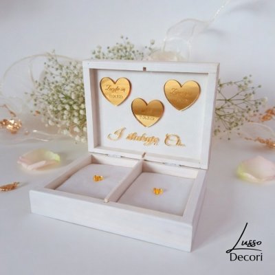 Romantyczne pudełko na obrączki w stylu glamour i poduszkami