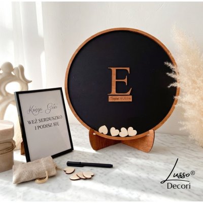 Okrągła księga gości na przyjęcie weselne, urodziny z wrzucanymi sercami