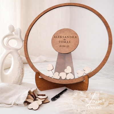 alternatywna księga gości z wrzucanymi sercami na przyjęcie