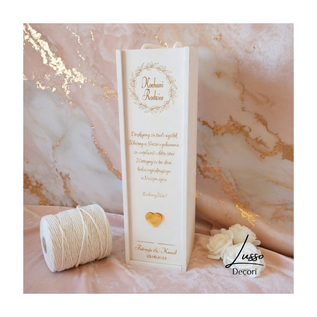 ozdobna skrzynka na alkohol z życzeniami dla rodziców