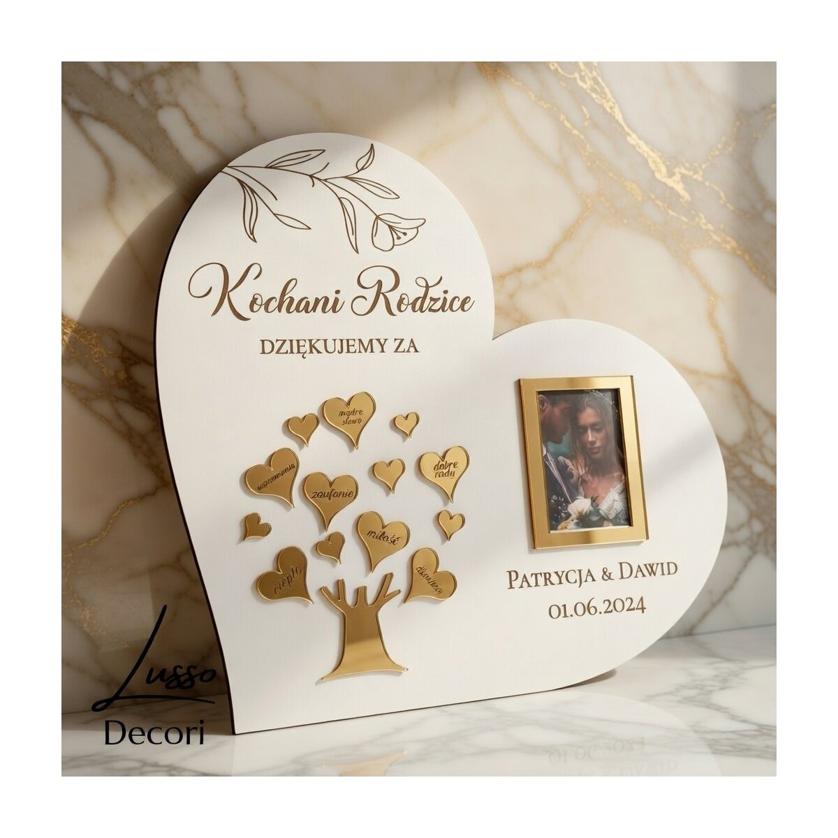 Podziękowanie dla rodziców w formie serca z drzewkiem i zdjęciem pary młodej