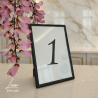 Numer na stół w czarnej ramce na przyjęcie ślubne