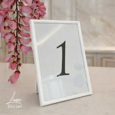 numer na stół weselny w białej ramce
