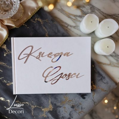 Elegancka pozioma księga gości na przyjęcie ze srebrnym napisem