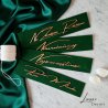 Tablica drewniana do auta na ślub w kolorze butelkowej zieleni i złotym napisem