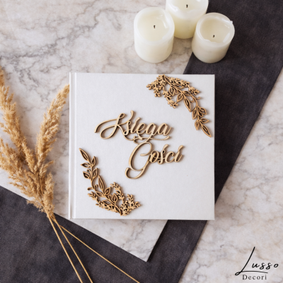 Księga gości na przyjęcie weselne, chrzest lub komunię z motywem gałazek i drewnianym napisem