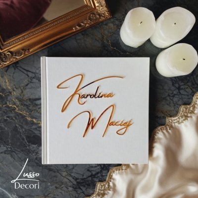 Kwadratowa księga gości z imionami Nowożeństwó na ślub w stylu minimalistycznym i glamour