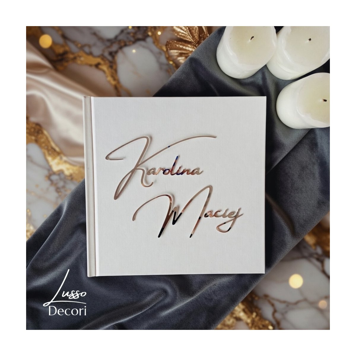 Biała księga gości ze srebrnymi imionami Państwa Młodych na przyjęcie weselne w stylu glamour