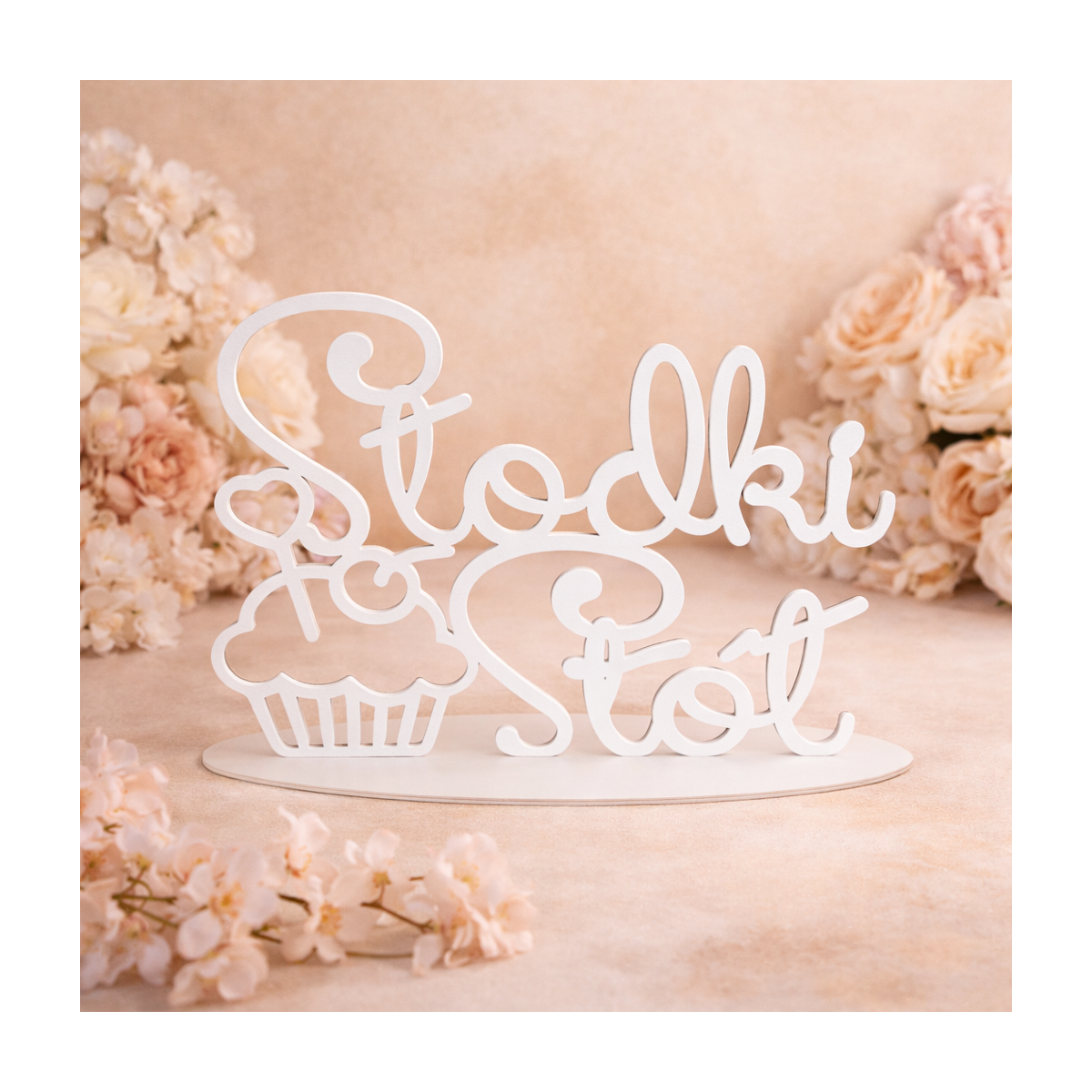 stojący napis „Słodki Stół” z lustrzanej pleksi w złotym wykończeniu – dekoracja candy baru