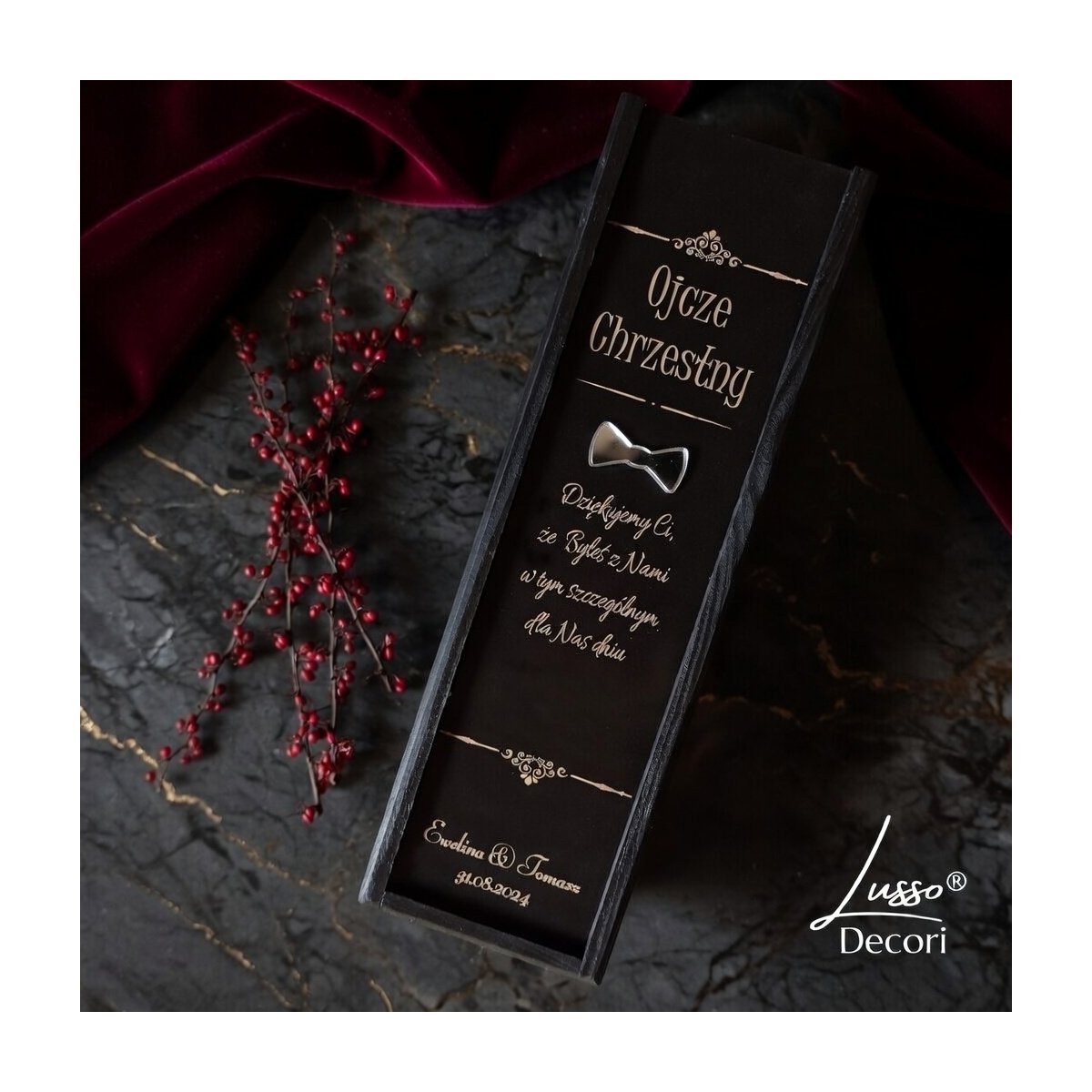 Czarna skrzynka na alkohol dla chrzestnego w ramach podziękowania w dniu ślubu