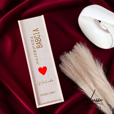 Drewniana skrzynka na alkohol z grawerowanymi podziękowaniami w dniu ślubu dla babci