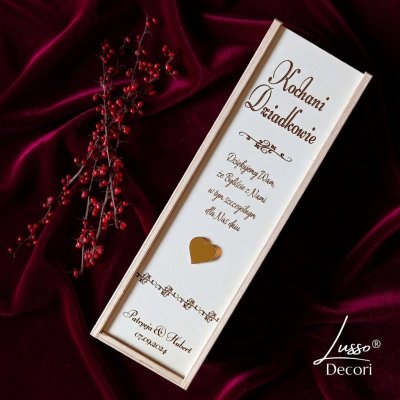 Drewniana skrzynka na wino z podziękowaniami dla dziadków w dniu ślubu