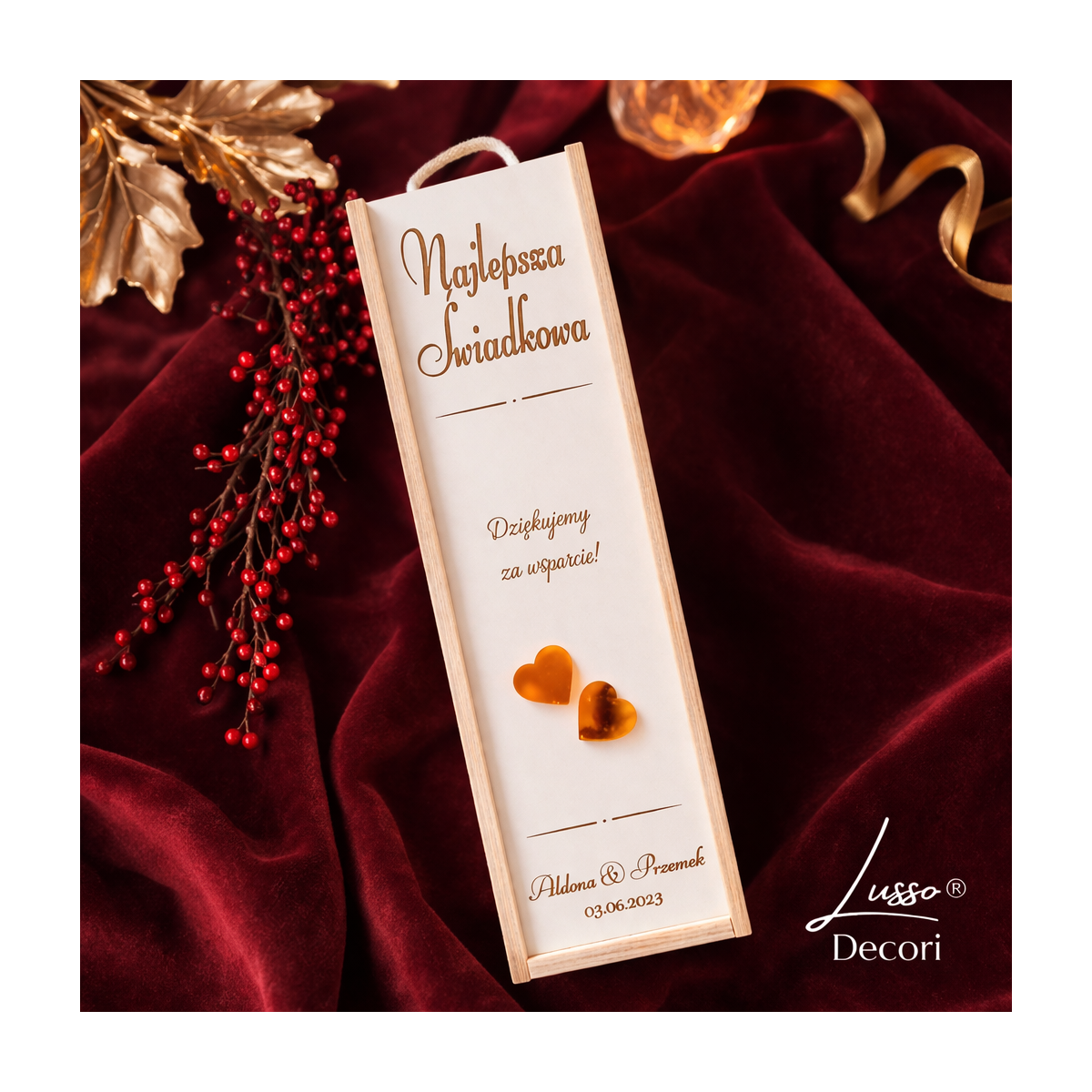 drewniana skrzynka na wino dla świadków z grawerem podziękowanie ślubne serca z plexi personalizowany prezent
