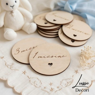 drewniane tabliczki do zdjęć z miesiącami serduszko 12 sztuk niemowlak