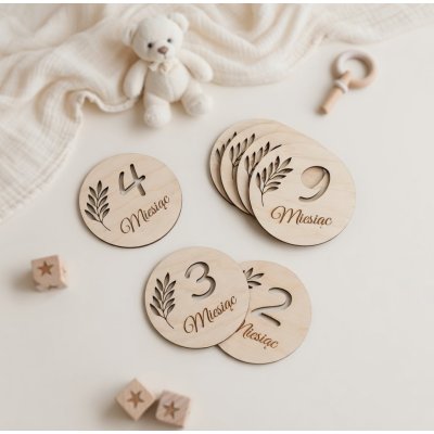 tabliczki miesięczne dla dziecka drewniane z wyciętym listkiem 12 sztuk