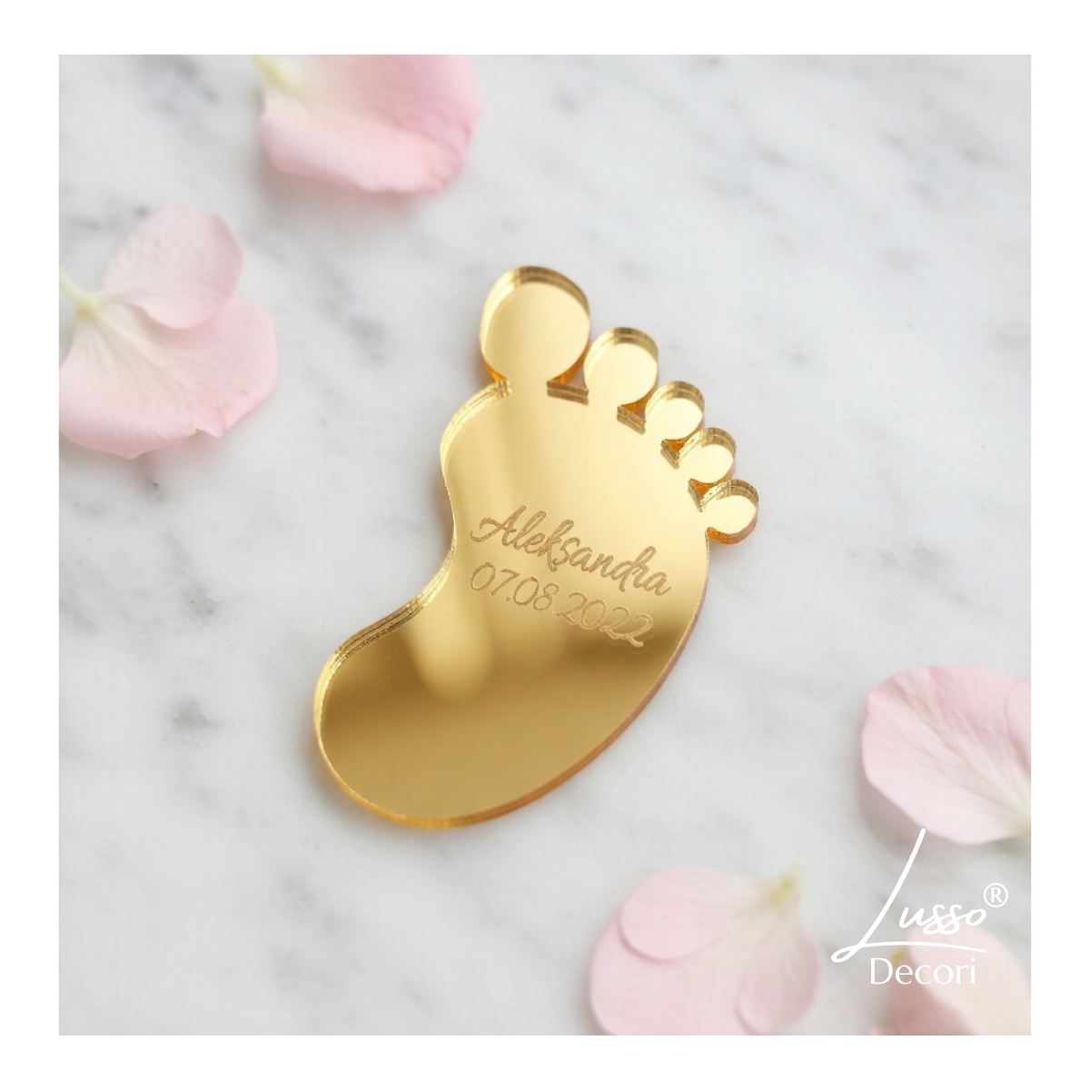 Magnes stopka jako podziękowanie dla gości na chrzest święty. Elegancka pamiątka dla bliskich.