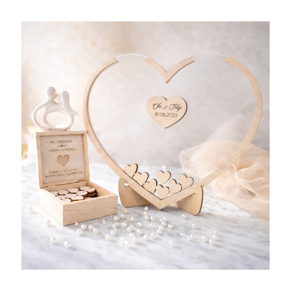 księga gości ślubna serce z wrzucanymi drewnianymi serduszkami