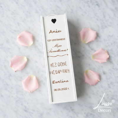 elegancka skrzynka na wino z grawerem prośba dla świadkowej świadka ślub