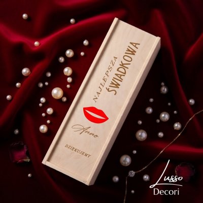drewniana personalizowana skrzynka na wino dla świadkowej podziękowanie ślubne imię data dedykacja elegancki prezent