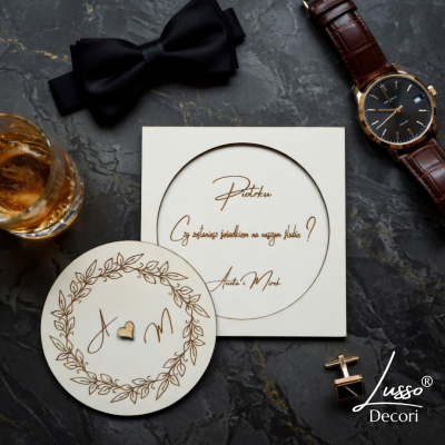 drewniane zaproszenie na świadka personalizowane prośba o świadkowanie z serduszkiem prezent ślubny dla świadka