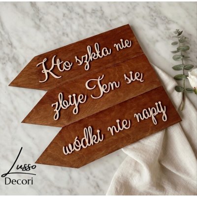 drogowskaz ślubny na polterabend ciemne drewno rustykalny