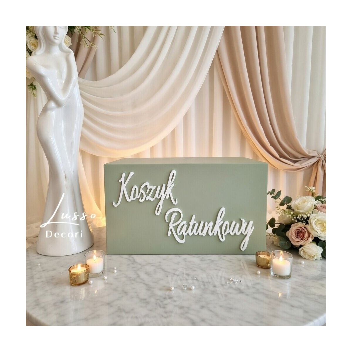 Szałwiowy drewniany koszyk ratunkowy na wesele z białym napisem dla gości