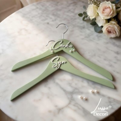 wieszak dziecięcy ślubny szałwiowy napis biały plexi córka perełki dekoracja