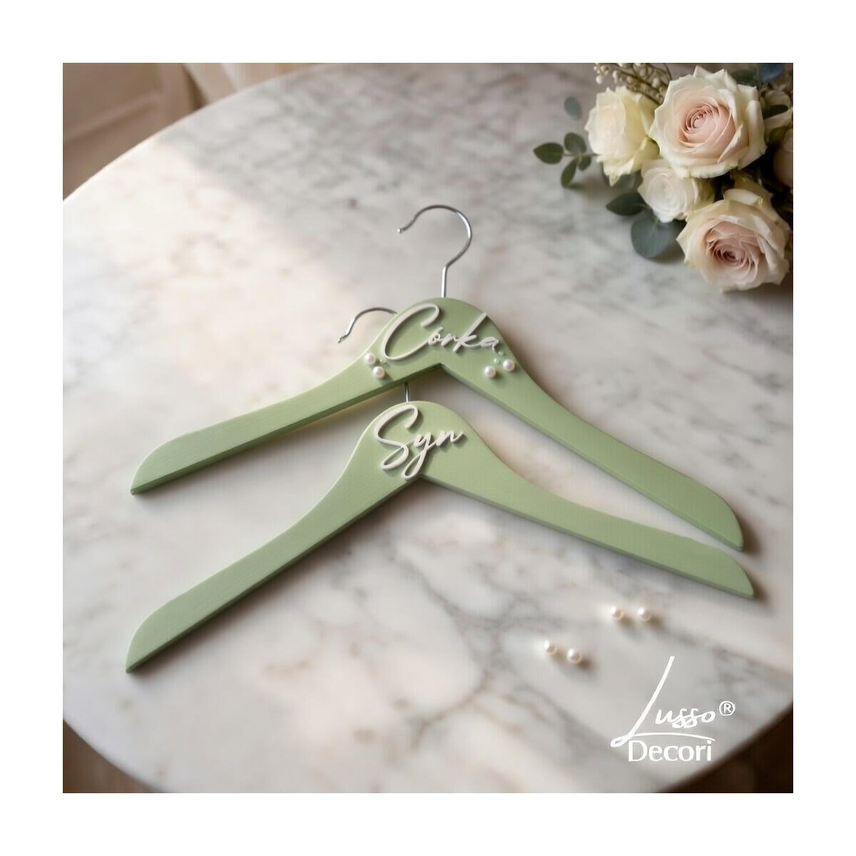 wieszak dziecięcy ślubny szałwiowy napis biały plexi córka perełki dekoracja