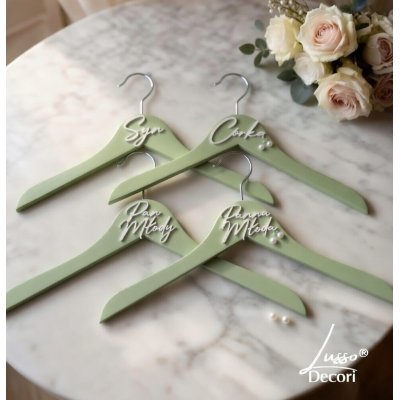 zestaw wieszaków ślubnych szałwiowych panna młoda córka perełki plexi