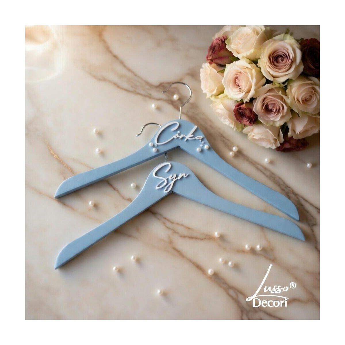 wieszak dziecięcy ślubny baby blue napis plexi perełki syn córka idealny na ślub komunię lub chrzest