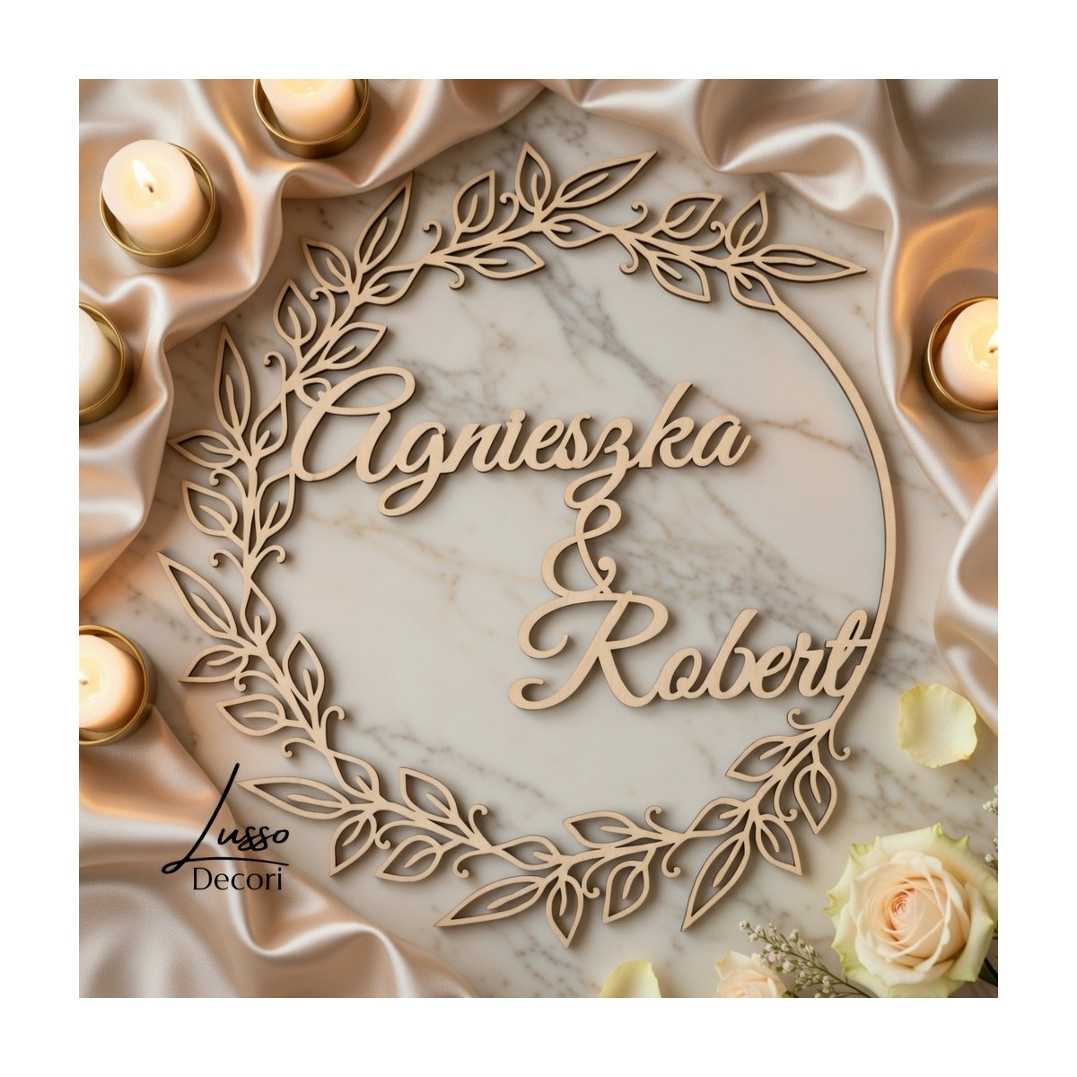 Drewniana obręcz weselna personalizowana z imionami Pary Młodej