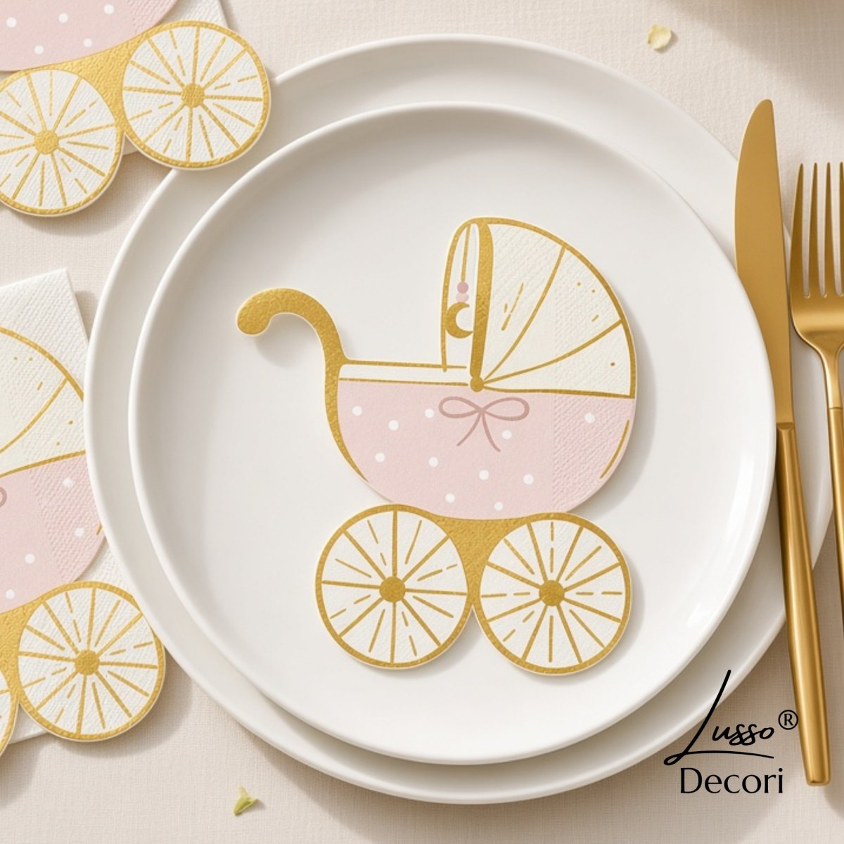 Jasnoróżowe serwetki w kształcie wózeczka na baby shower