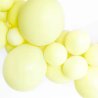 Balony w kolorze pastelowym żółtym na letnie eventy i przyjęcia koktajlowe