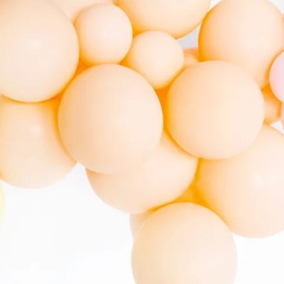 Balony w kolorze jasnej brzoskwini do girland i dekoracji stołów